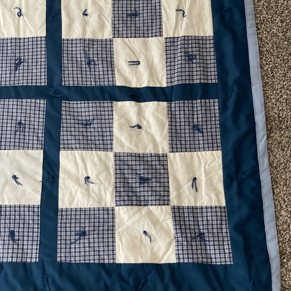 Rare Blue Blanket Throw 64” by 49” - Picture 10 of 11